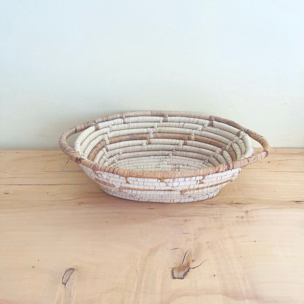 Vtg Handwoven Coiled Palm Leaf Basket Bowl Handle Persian Boho Ethnic Art